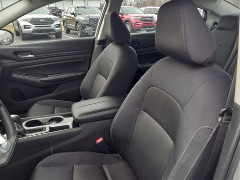 Used 2024 Nissan Altima 2.5 SV image 11