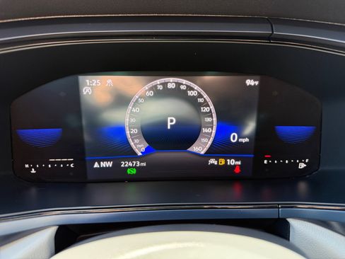 Used 2023 Volkswagen Taos SE w/ Panoramic Sunroof Package AWD/4WD image 11