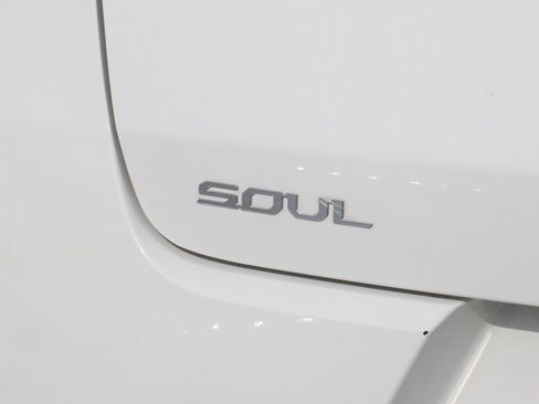 Used 2023 Kia Soul S image 42