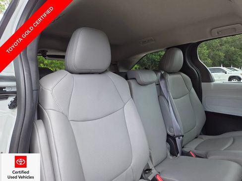 Certified 2025 Toyota Sienna XLE FWD image 18