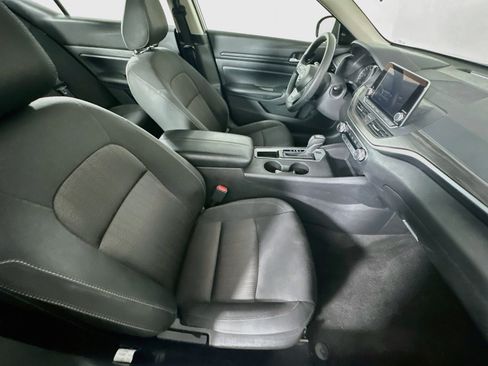 Used 2025 Nissan Altima 2.5 SV FWD image 28