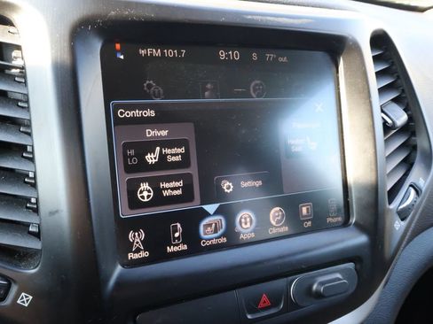 Used 2016 Jeep Cherokee Latitude w/ Cold Weather Group AWD/4WD image 22