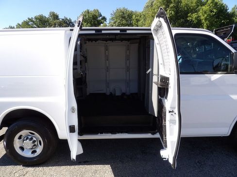 Used 2021 Chevrolet Express 2500 w/ Safety Package RWD image 27