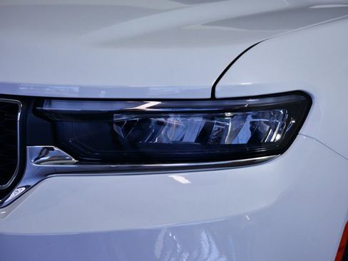 Used 2024 Jeep Grand Cherokee Laredo w/ Luxury Tech Group I image 21