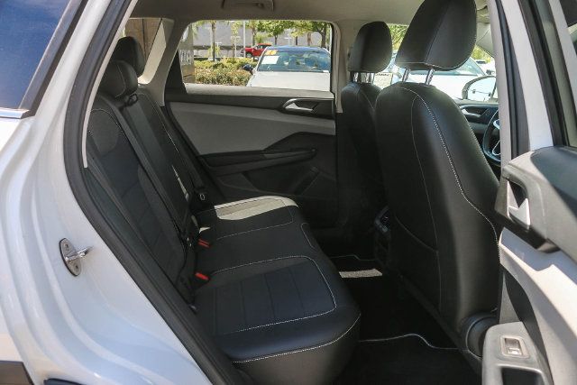 Used 2023 Volkswagen Taos SE FWD image 21