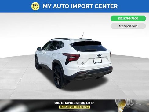 Used 2025 Chevrolet Trax ACTIV FWD image 5