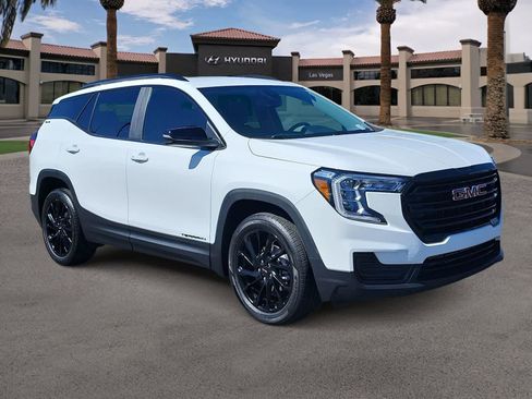 Used 2024 GMC Terrain SLE w/ Driver Convenience Package AWD/4WD image 2