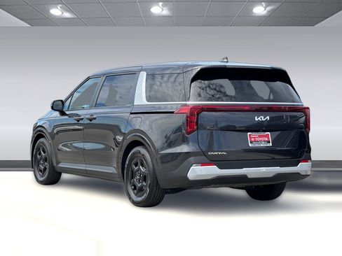 Used 2026 Kia Carnival FWD image 3