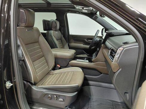 Used 2026 GMC Yukon XL Denali Ultimate w/ LPO, Get Active Package AWD/4WD image 33
