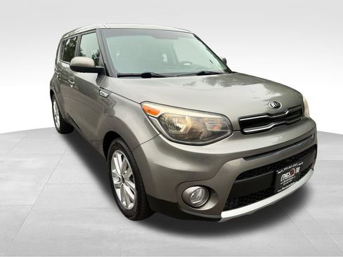 Used 2018 Kia Soul + FWD image 10
