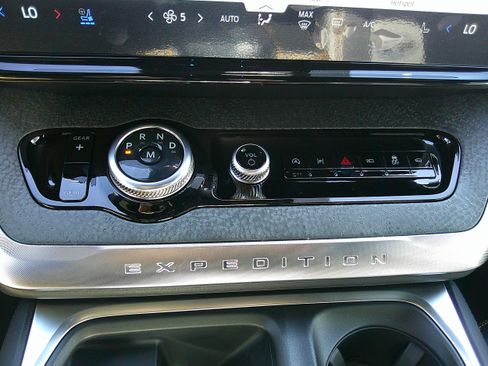 New 2025 Ford Expedition Tremor image 38