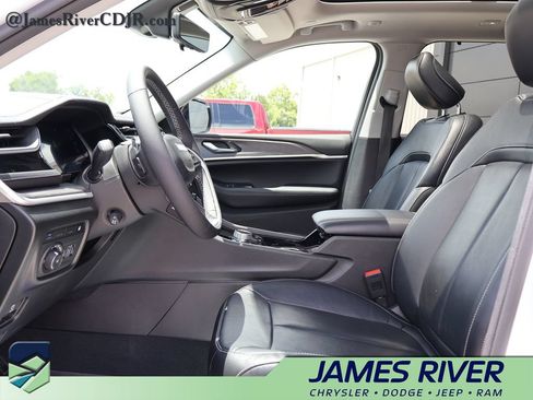 Used 2022 Jeep Grand Cherokee Limited 4xe w/ Luxury Tech Group II AWD/4WD image 24