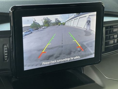 Used 2022 Ford Explorer XLT image 14