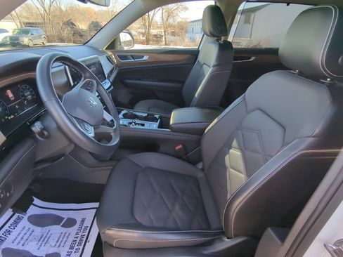 Used 2024 Volkswagen Atlas SE image 12