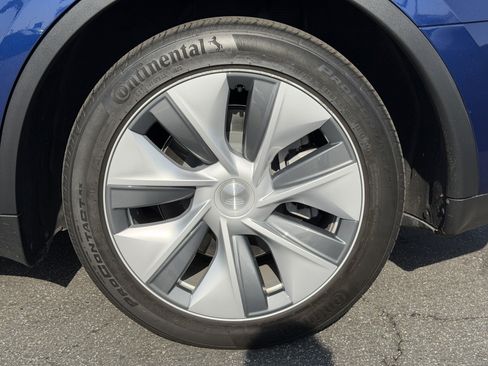 Used 2023 Tesla Model Y Long Range AWD/4WD image 9