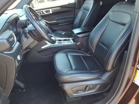 Used 2020 Ford Explorer XLT w/ Equipment Group 202A image 14