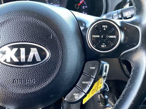 Used 2016 Kia Soul ! FWD image 25