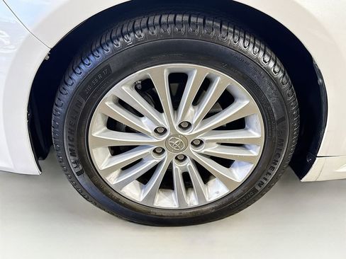 Used 2013 Toyota Avalon Limited image 39