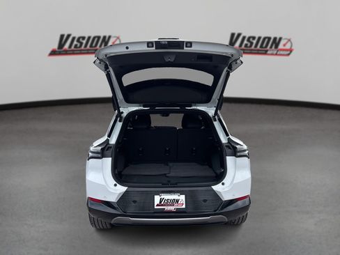 Used 2025 Chevrolet Equinox EV LT w/ Convenience Package II image 11