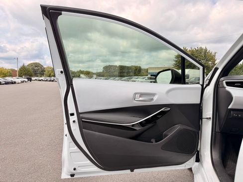 Used 2023 Toyota Corolla XSE FWD image 14