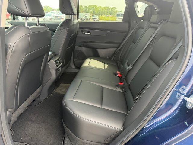 Used 2025 Nissan Murano SV AWD/4WD image 10