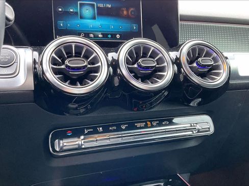 Used 2023 Mercedes-Benz GLB 250 image 32