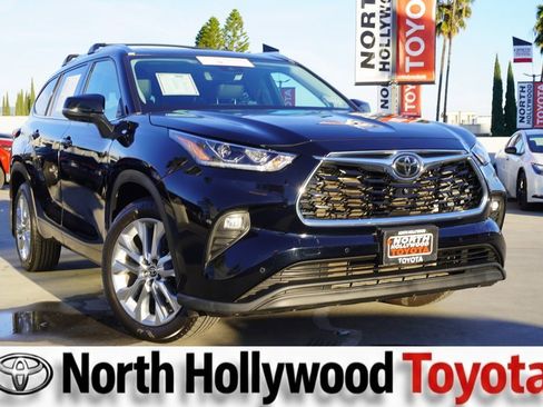 Certified 2022 Toyota Highlander Limited image 2