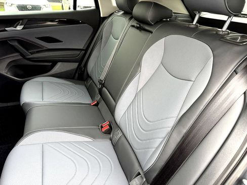 New 2026 Volkswagen Tiguan SE FWD image 17