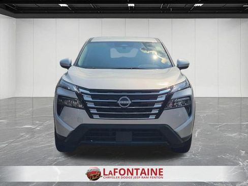 Used 2025 Nissan Rogue SV AWD/4WD image 8