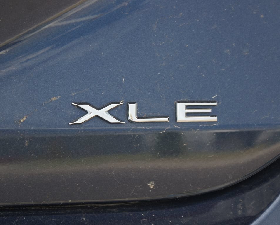 Used 2019 Toyota Avalon XLE w/ Moonroof Package FWD image 18
