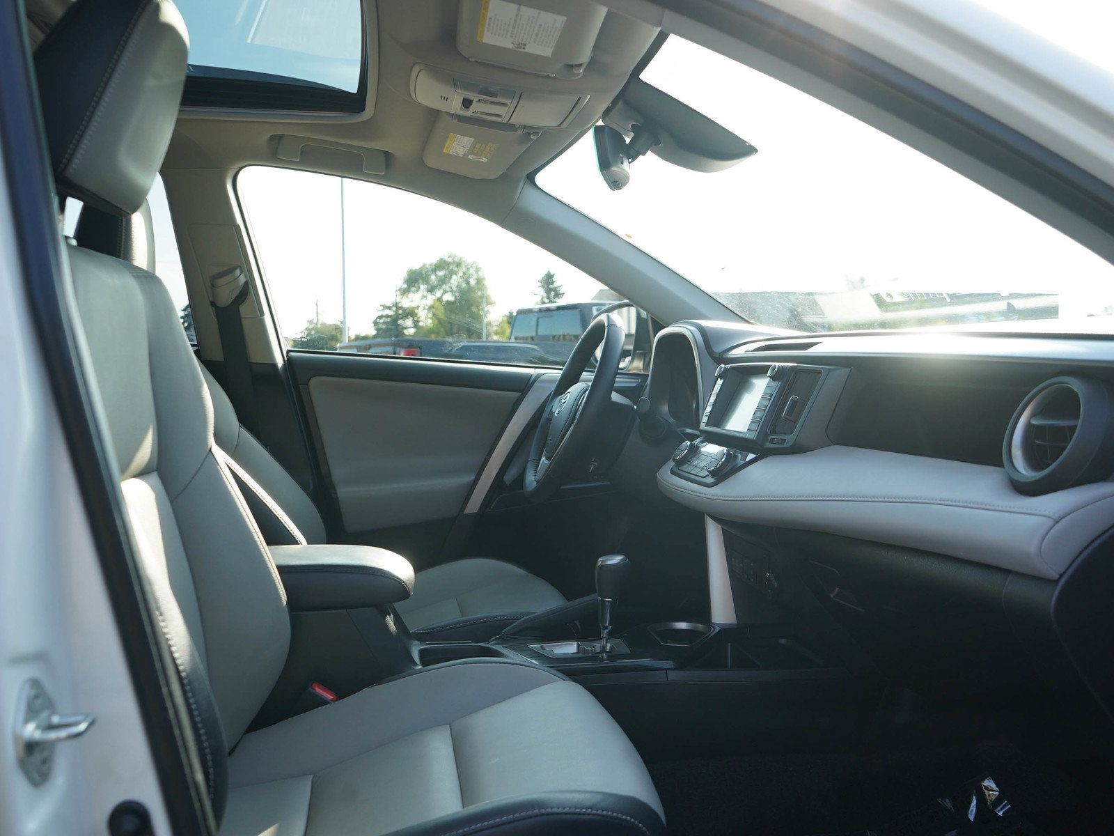 Used 2018 Toyota RAV4 Limited AWD/4WD image 11