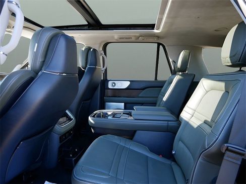 Used 2022 Lincoln Navigator Black Label image 13