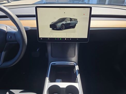 Used 2024 Tesla Model Y Long Range image 13