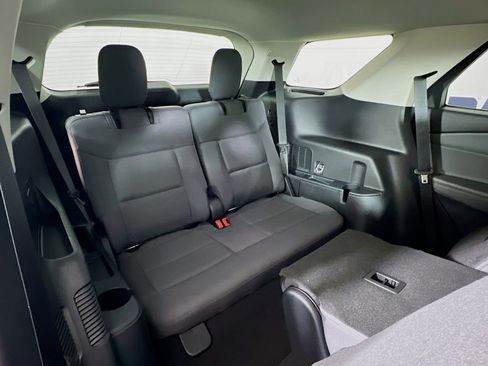 Used 2025 Ford Explorer Active image 31