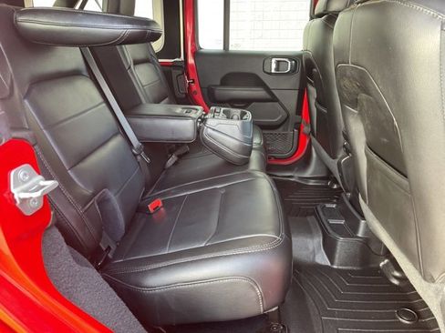 Used 2020 Jeep Wrangler Unlimited Sahara image 16