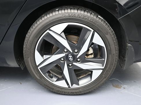 Used 2023 Hyundai Elantra Limited image 9