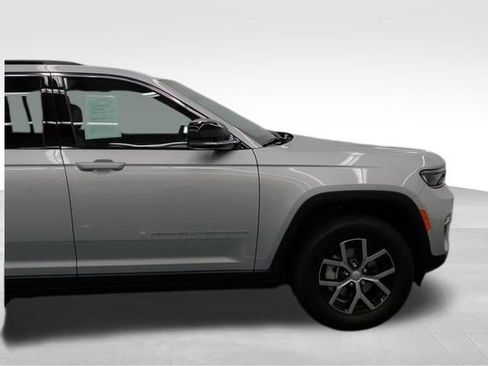 Used 2025 Jeep Grand Cherokee Limited image 19