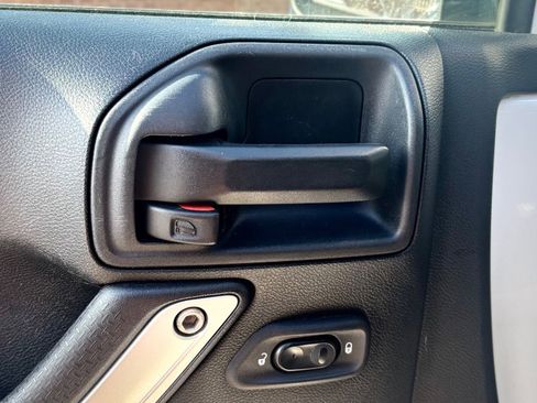 Used 2016 Jeep Wrangler Unlimited Sahara image 26