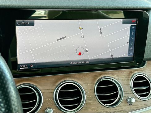 Used 2017 Mercedes-Benz E 300 image 13