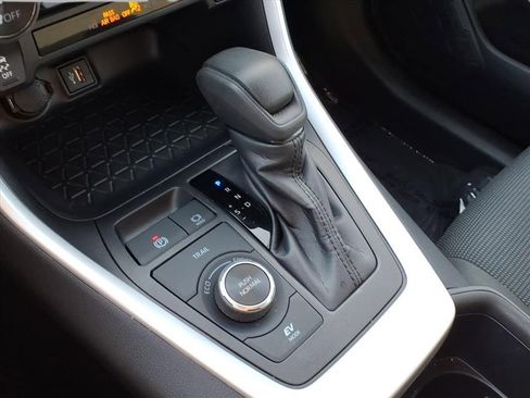 Used 2025 Toyota RAV4 LE image 21