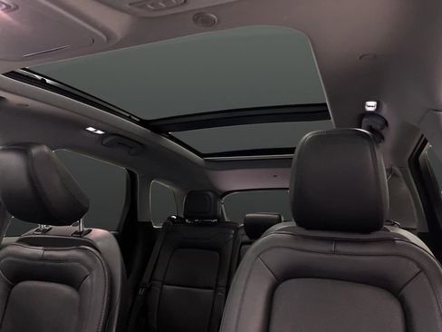 Used 2022 Lincoln Corsair AWD w/ Premium Package image 7