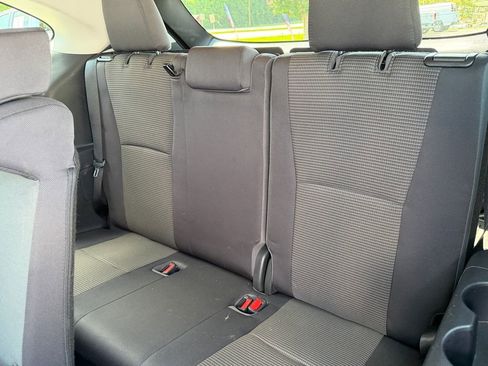 Used 2021 Toyota Highlander L FWD image 16