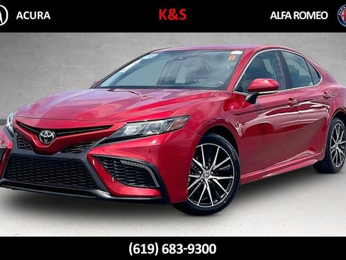 Used 2024 Toyota Camry SE FWD image 1