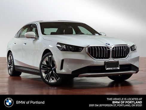 Used 2024 BMW i5 eDrive40i w/ Premium Package image 1