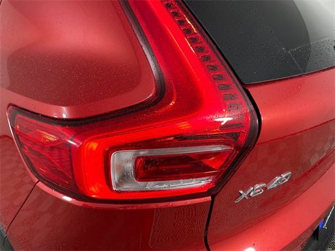 Used 2024 Volvo XC40 B5 Plus w/ Protection Package Premier image 21