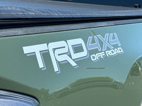 Used 2021 Toyota Tacoma TRD Off-Road w/ Technology Package AWD/4WD image 31