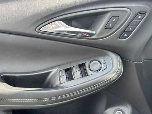 Used 2023 Buick Encore GX Essence w/ Experience Buick Package FWD image 9