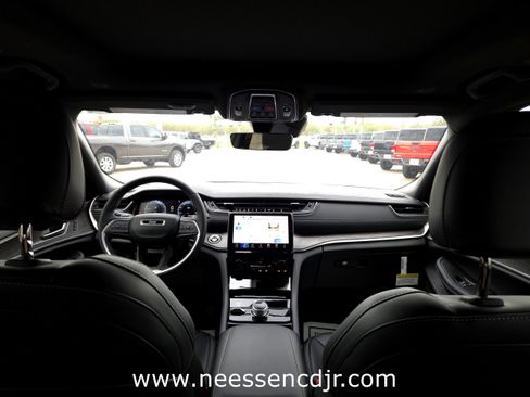 New 2025 Jeep Grand Cherokee Limited image 20