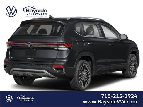 New 2026 Volkswagen Taos SE image 2