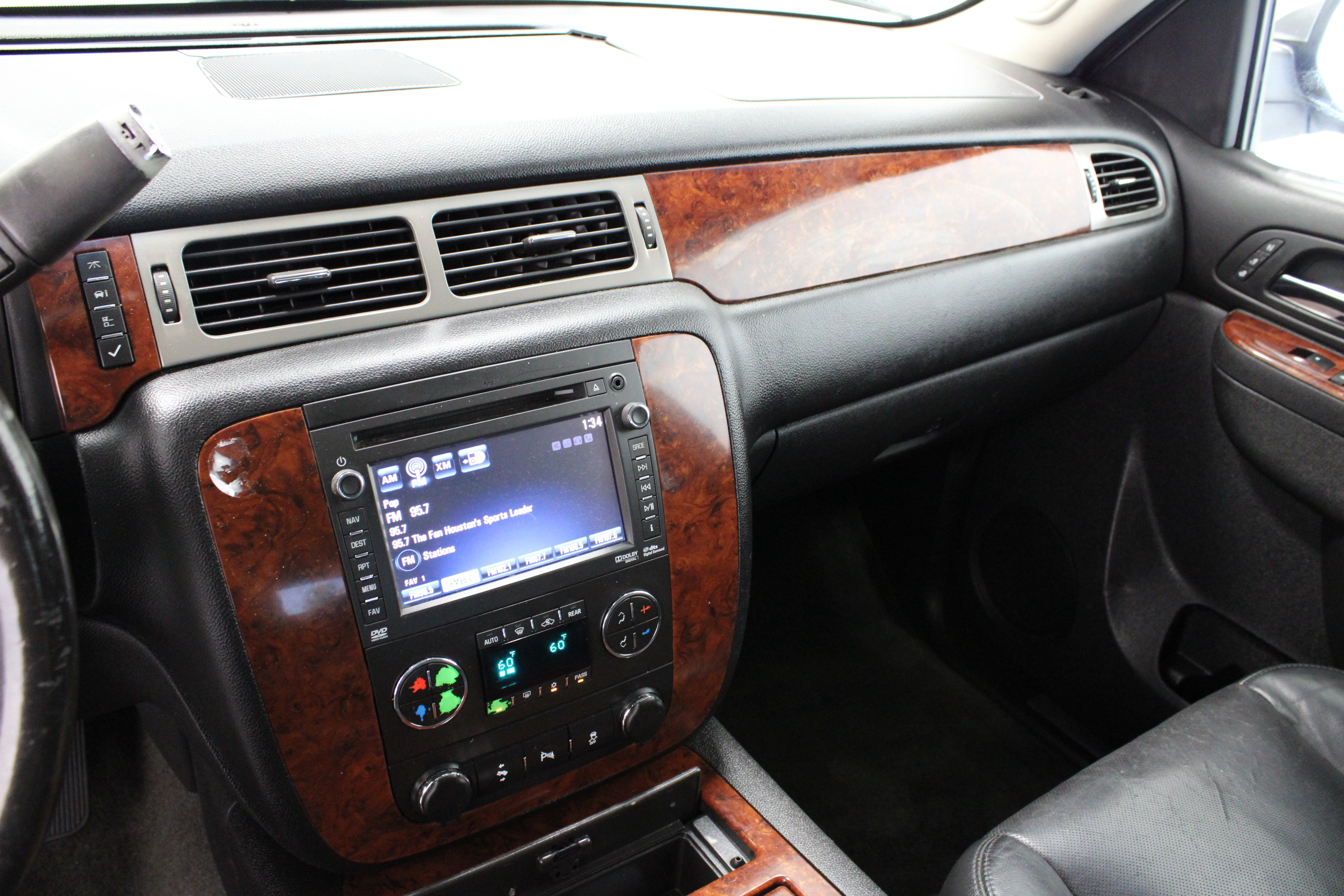 Used 2013 Chevrolet Tahoe LTZ RWD image 16